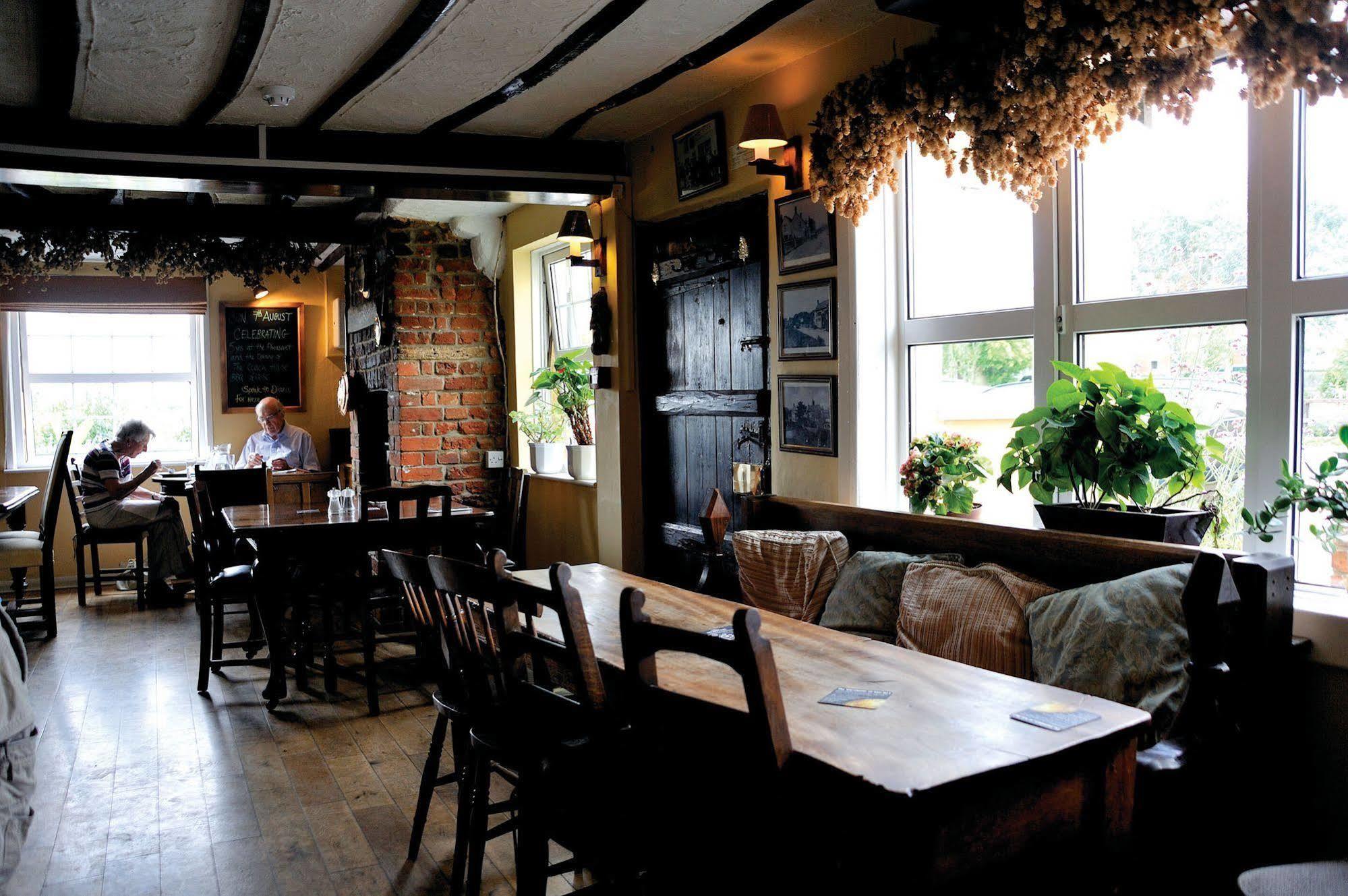 The Pheasant Public House & Hotel Gestingthorpe Экстерьер фото